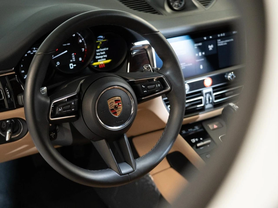 2026 Porsche Macan - Image 15 of 27