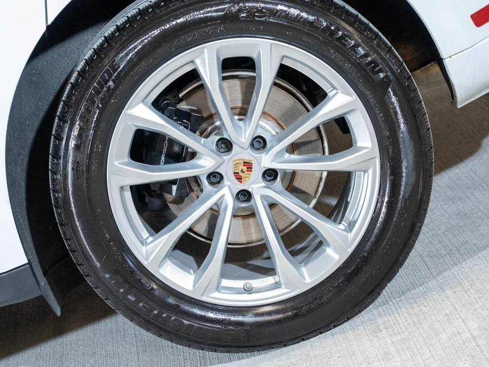 2026 Porsche Macan - Image 11 of 27
