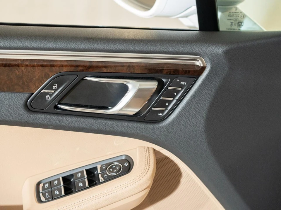 2026 Porsche Macan - Image 17 of 27