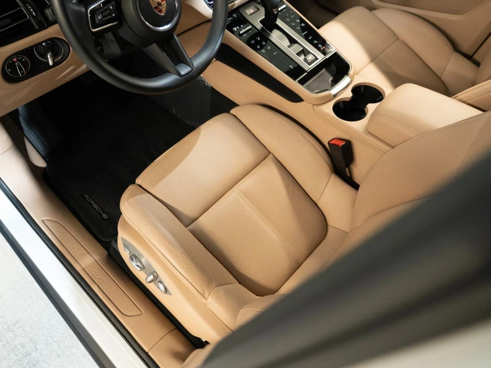 2026 Porsche Macan - Image 14 of 27