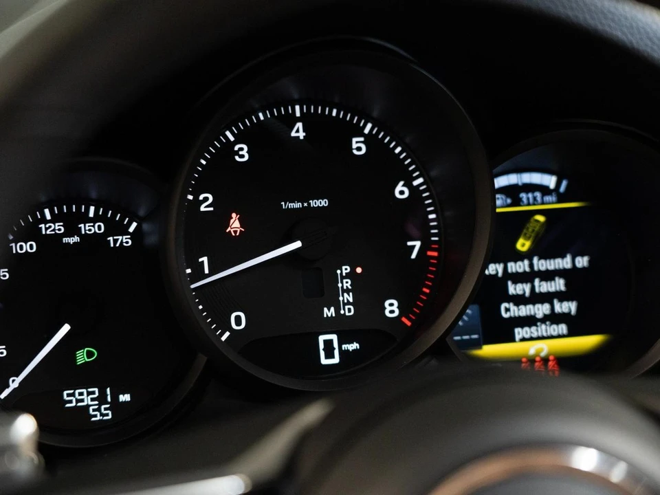 2026 Porsche Macan - Image 19 of 27