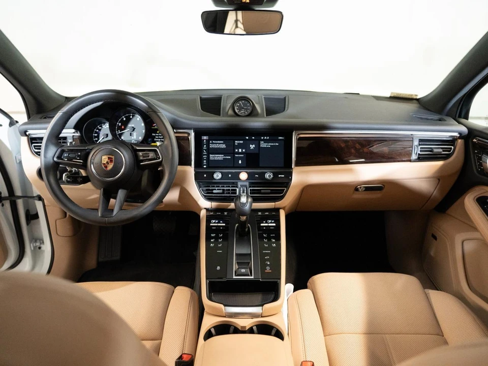 2026 Porsche Macan - Image 25 of 27