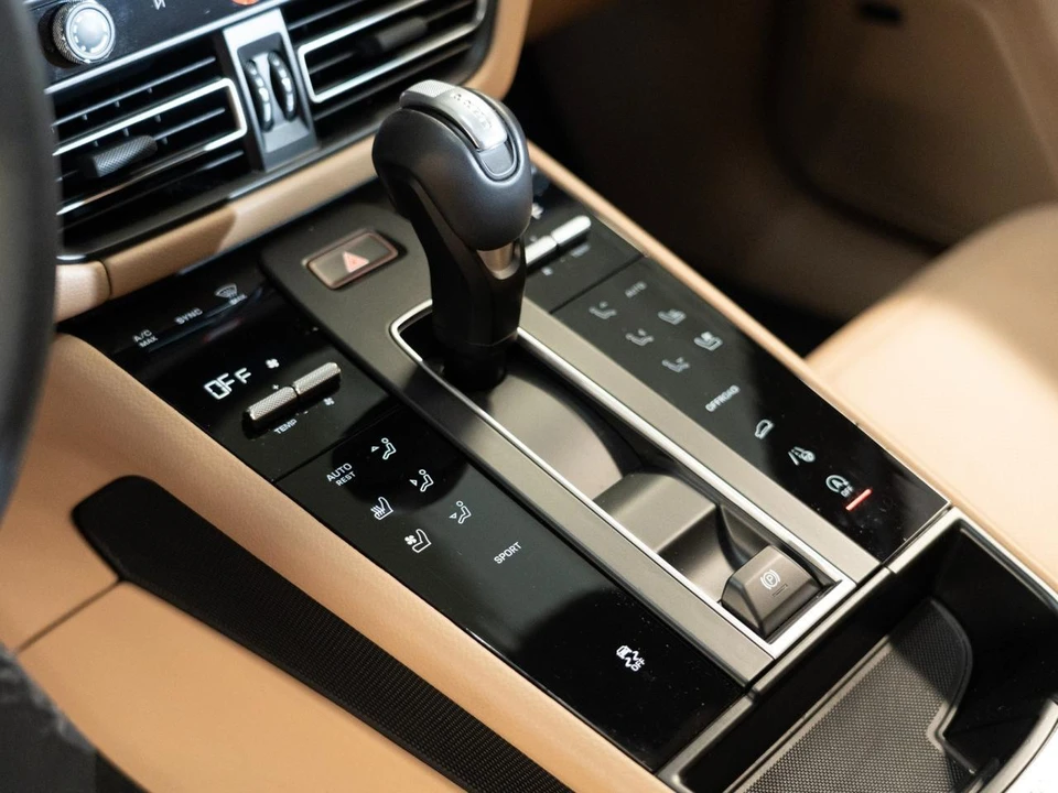 2026 Porsche Macan - Image 22 of 27