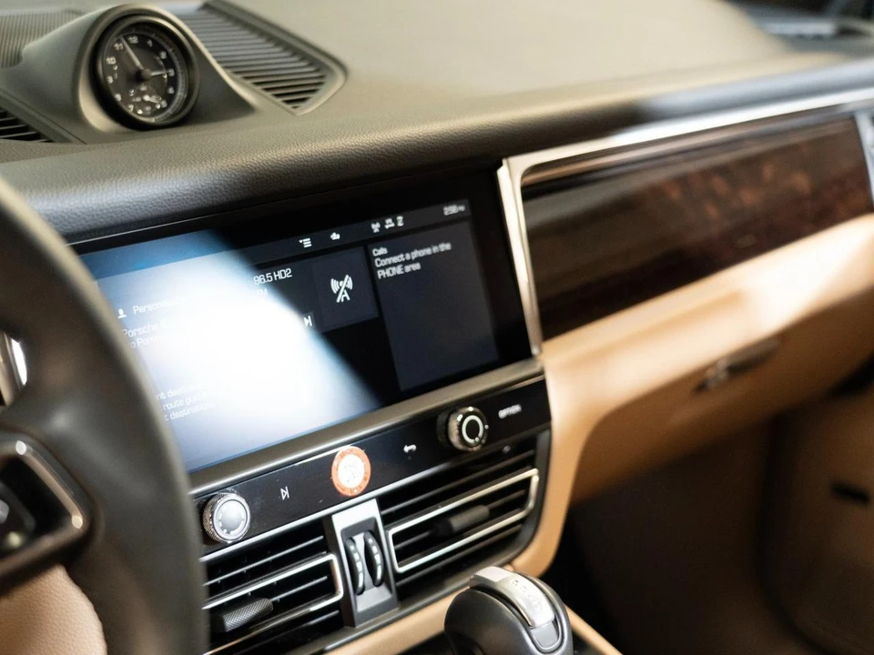 2026 Porsche Macan - Image 21 of 27
