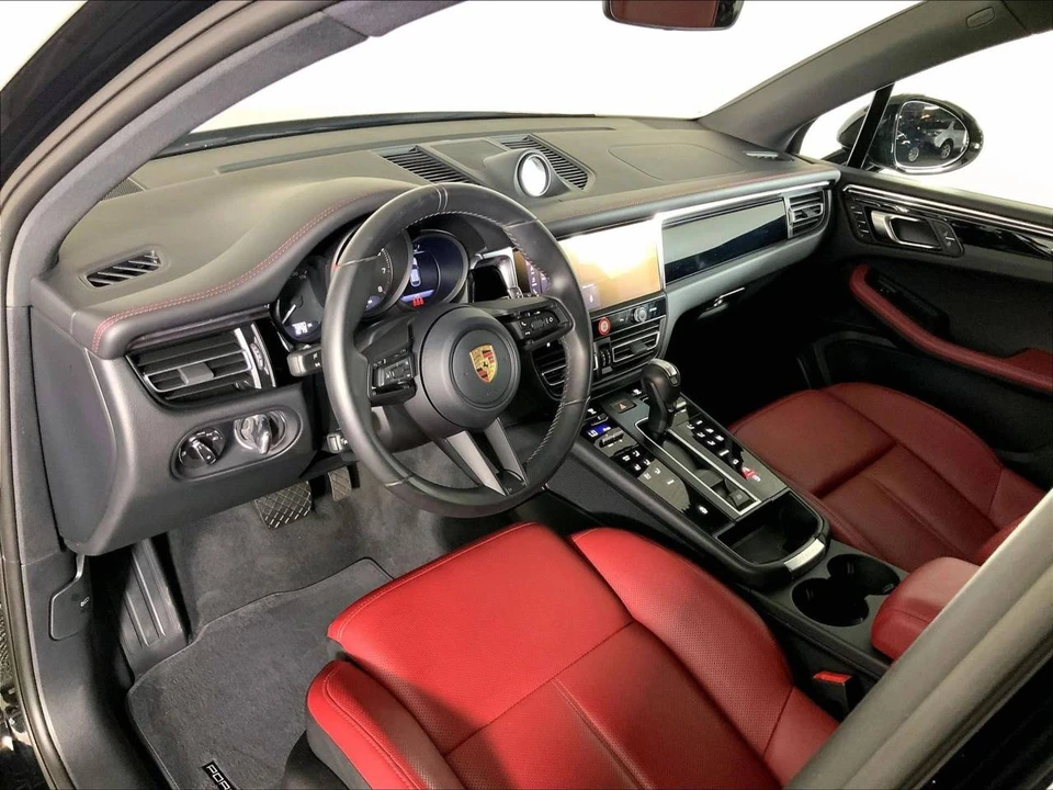 2026 Porsche Macan Electric - Image 4 of 5