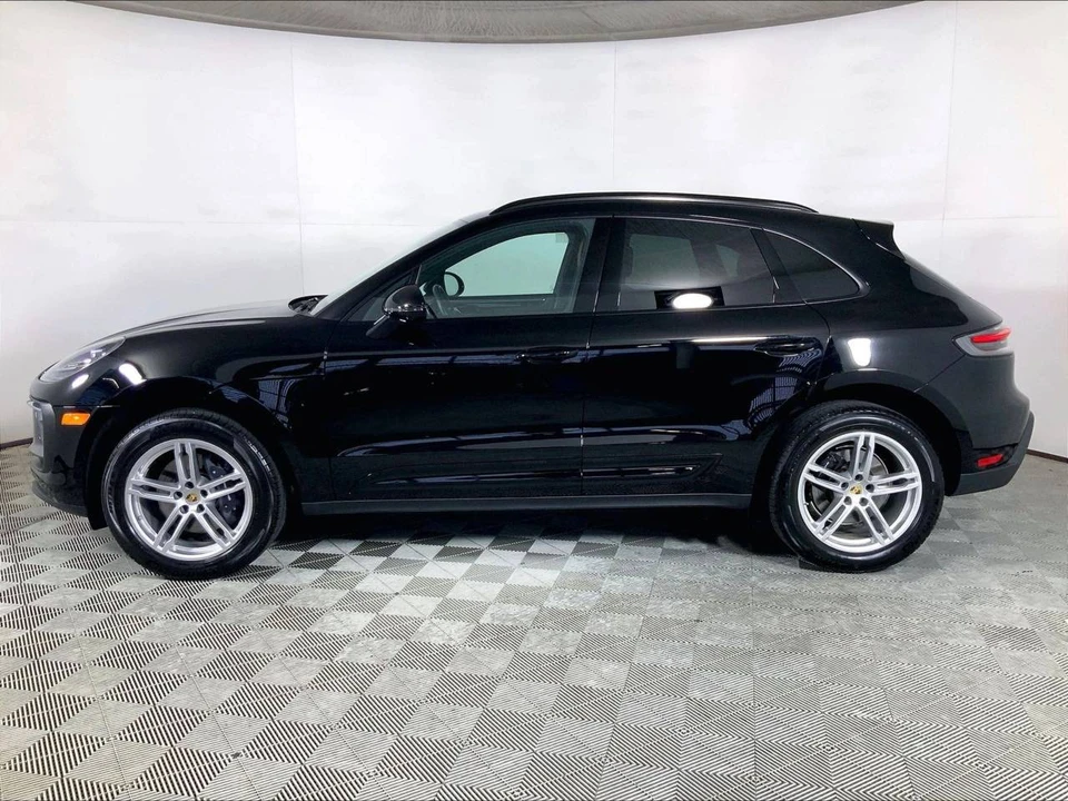 2026 Porsche Macan Electric - Image 2 of 5