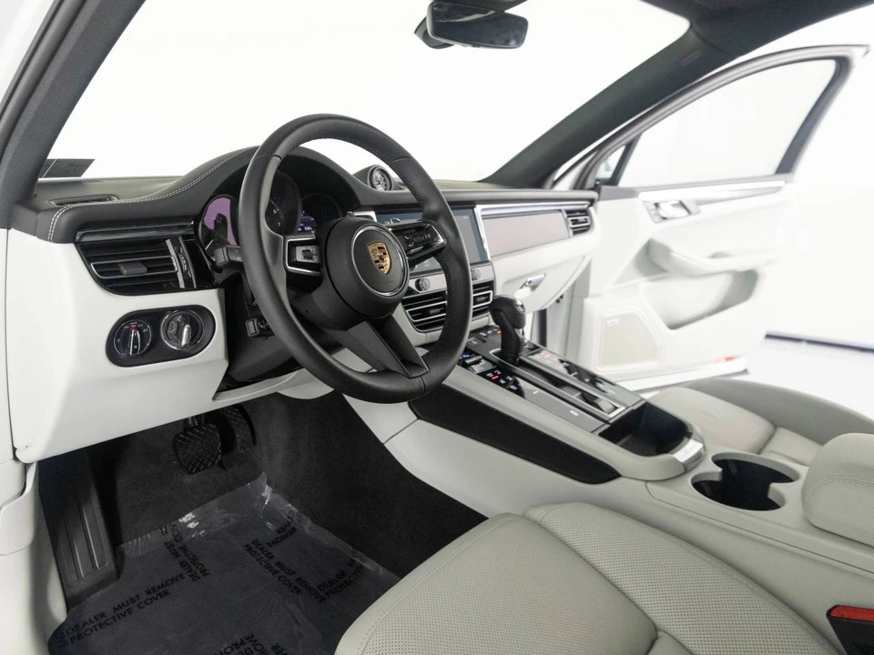 2026 Porsche Macan Electric - Image 4 of 5