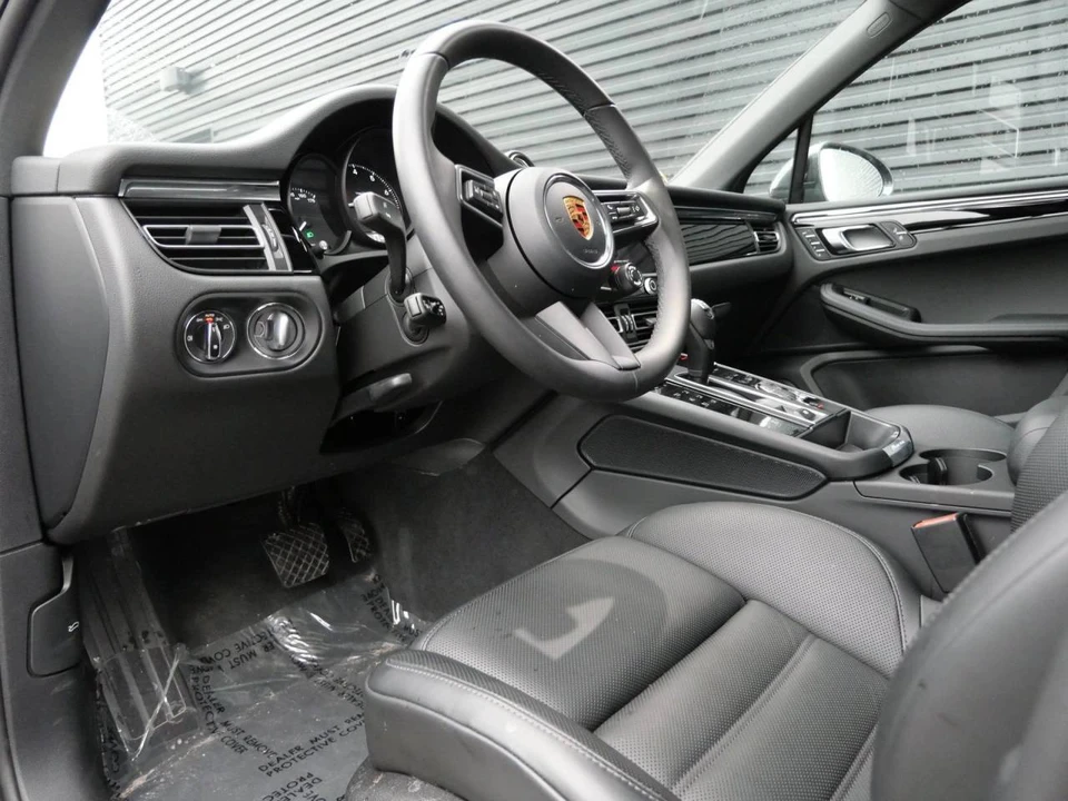 2026 Porsche Macan Electric - Image 4 of 5