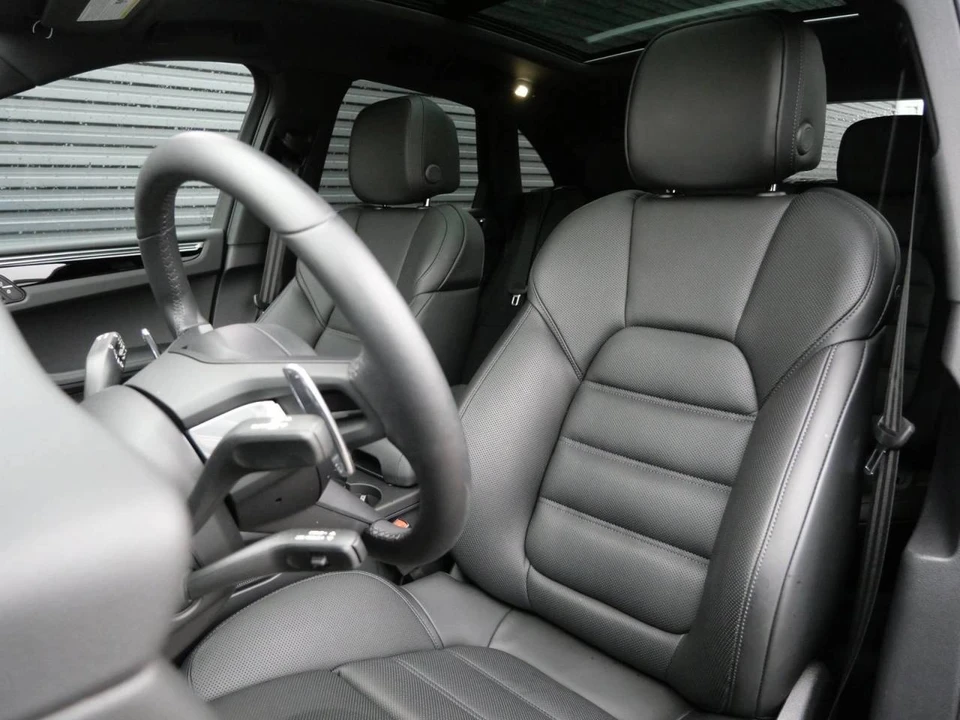 2026 Porsche Macan Electric - Image 5 of 5