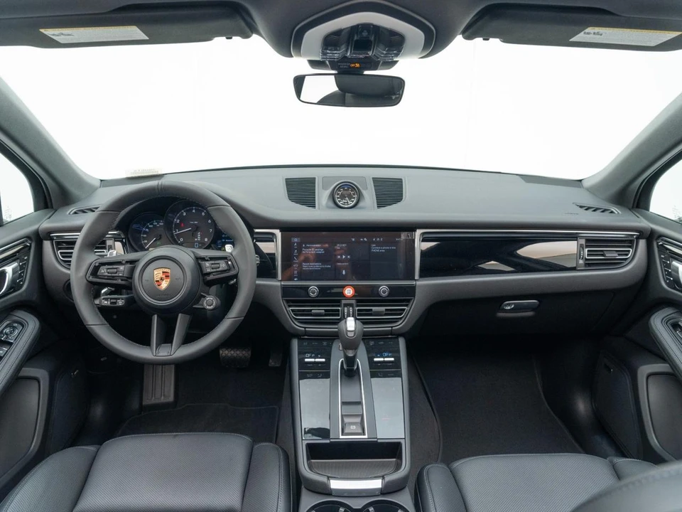 2026 Porsche Macan - Image 28 of 29