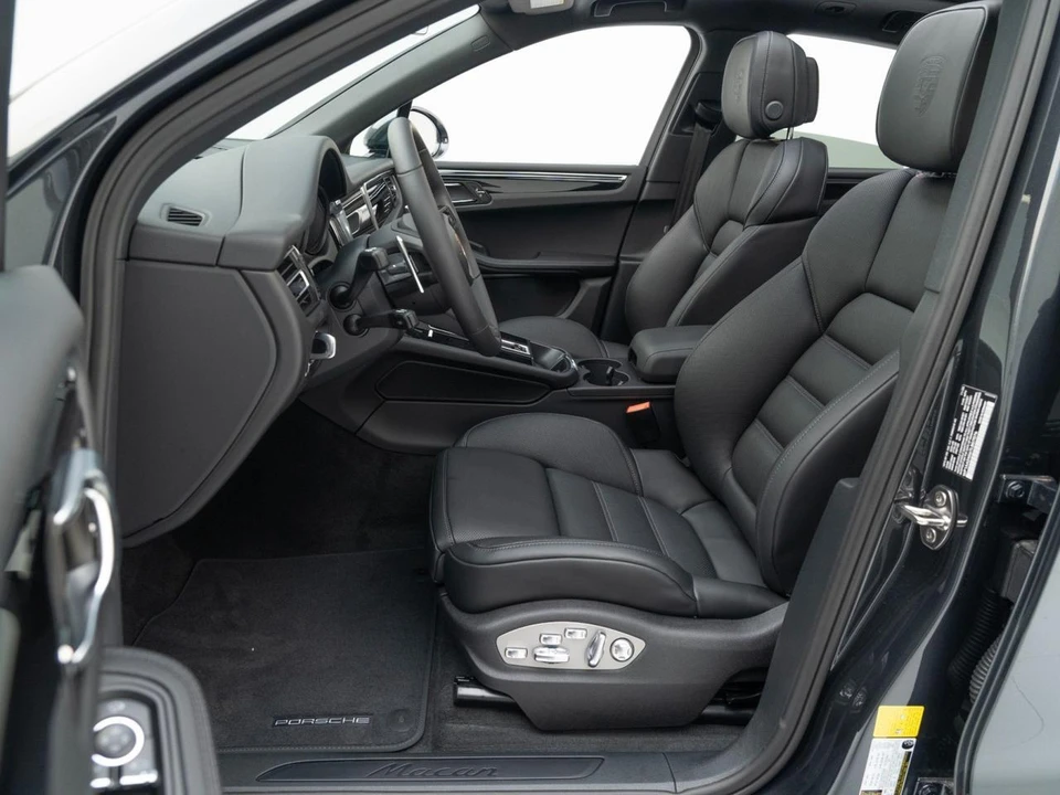 2026 Porsche Macan - Image 16 of 29