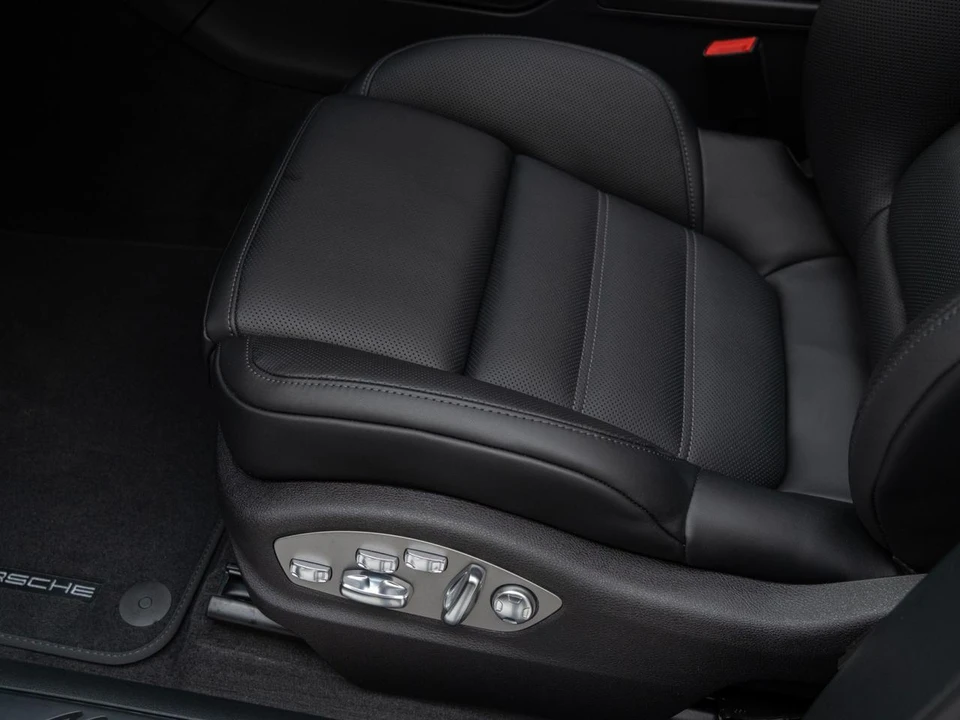 2026 Porsche Macan - Image 15 of 29