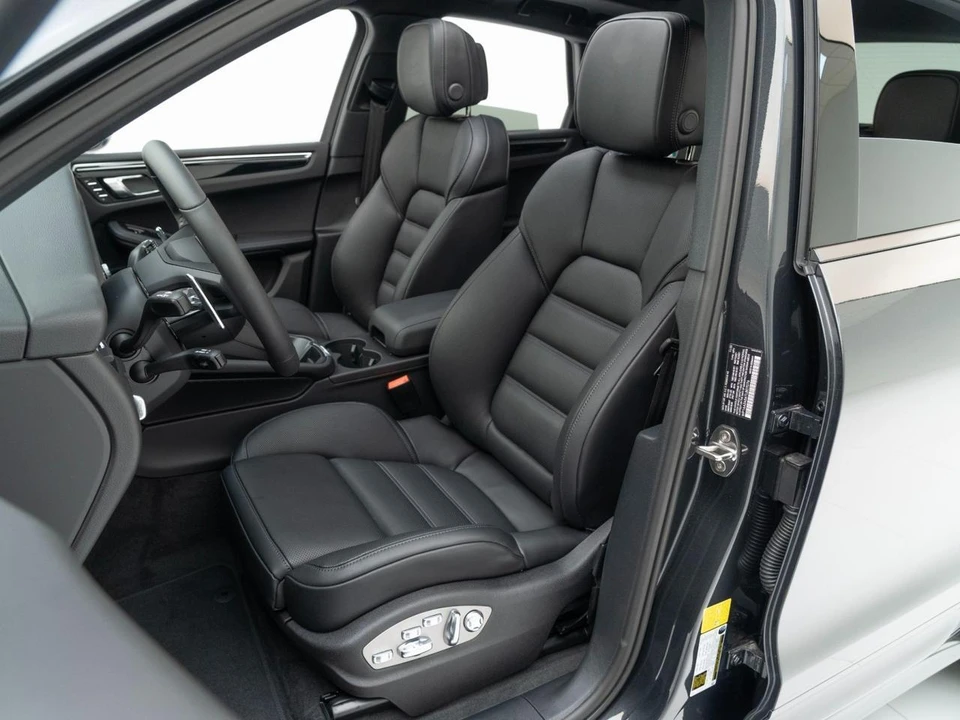 2026 Porsche Macan - Image 5 of 29