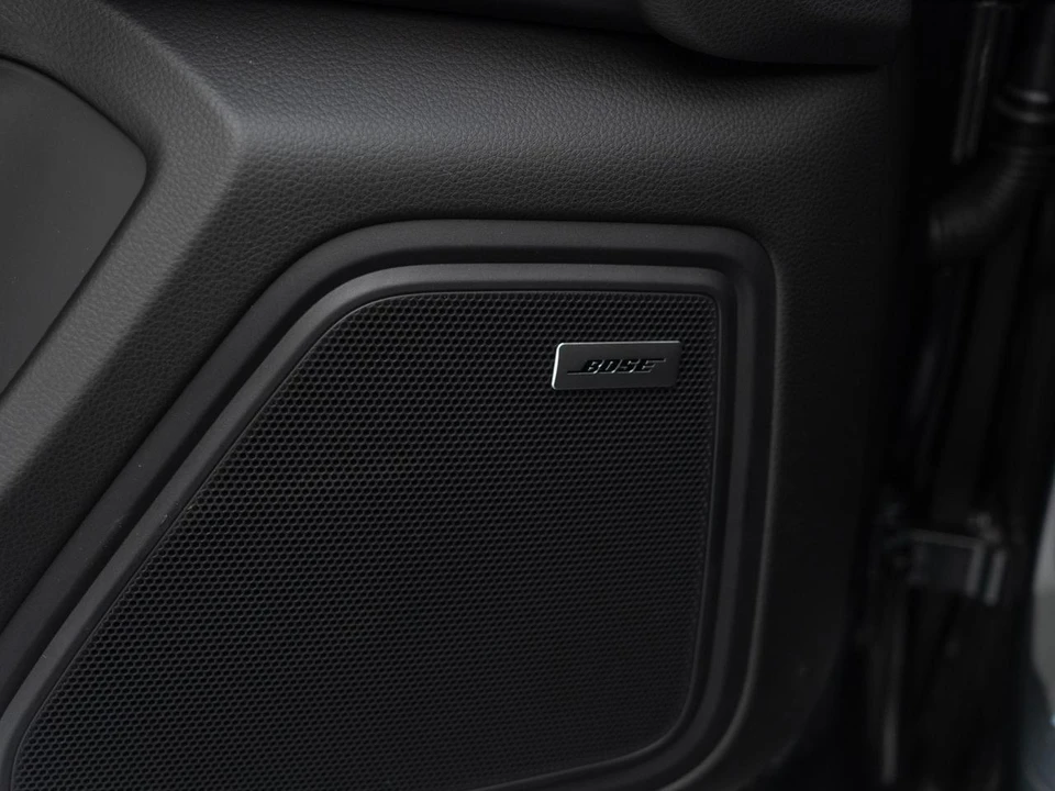 2026 Porsche Macan - Image 20 of 29