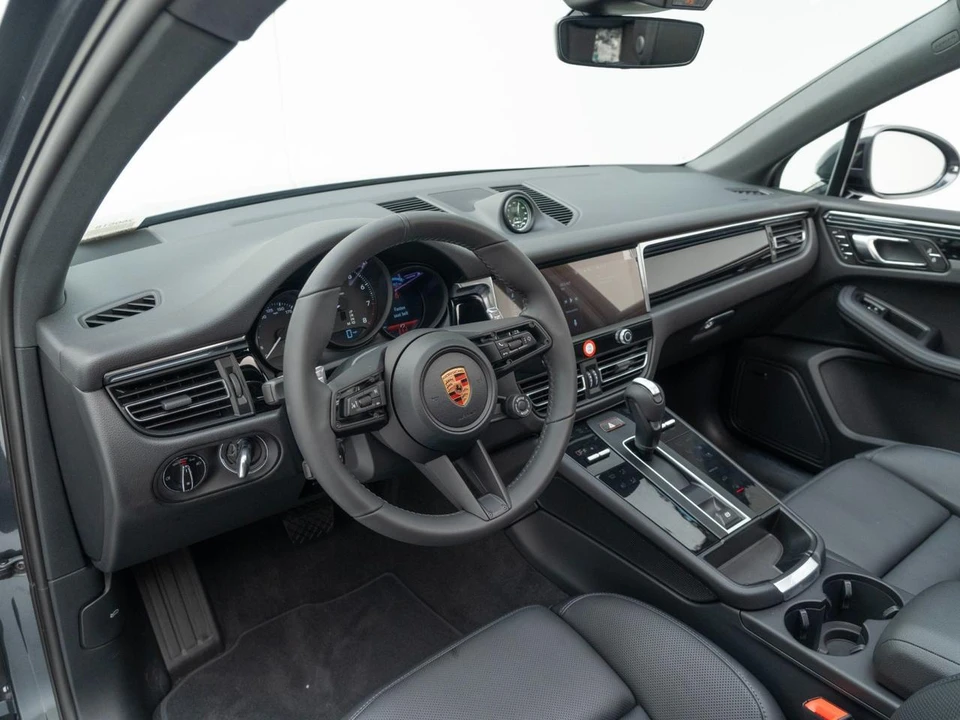 2026 Porsche Macan - Image 4 of 29