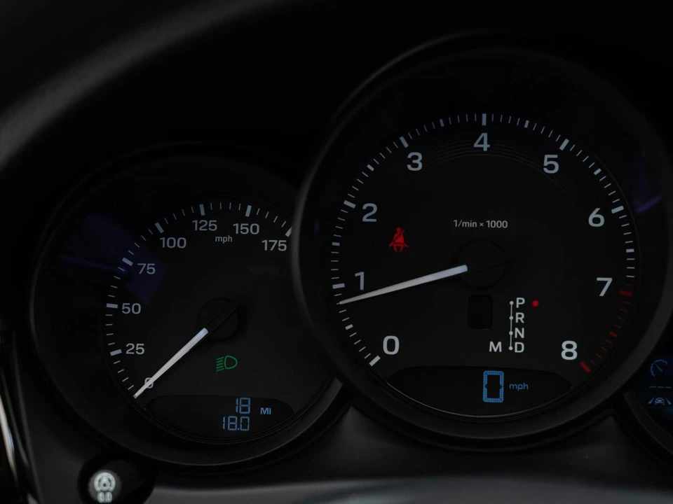2026 Porsche Macan - Image 21 of 29