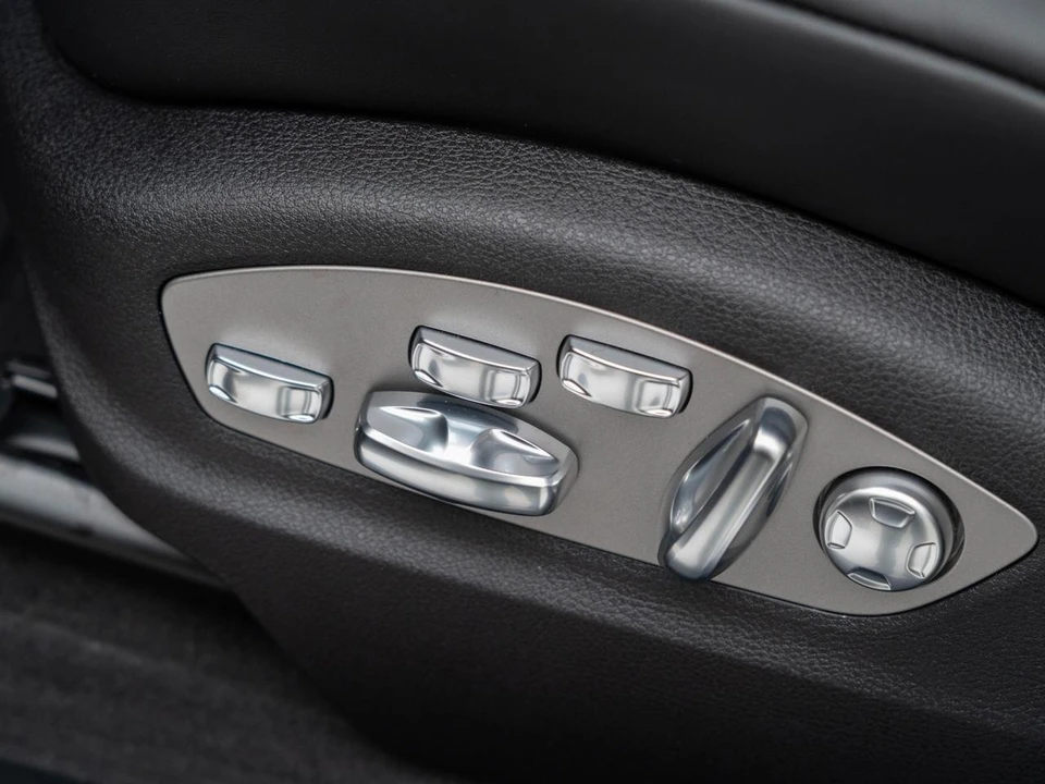 2026 Porsche Macan - Image 14 of 29