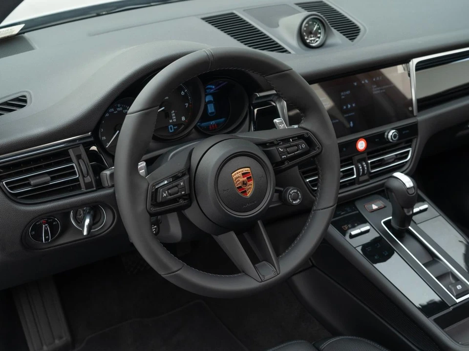 2026 Porsche Macan - Image 17 of 29