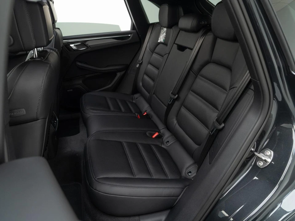 2026 Porsche Macan - Image 27 of 29