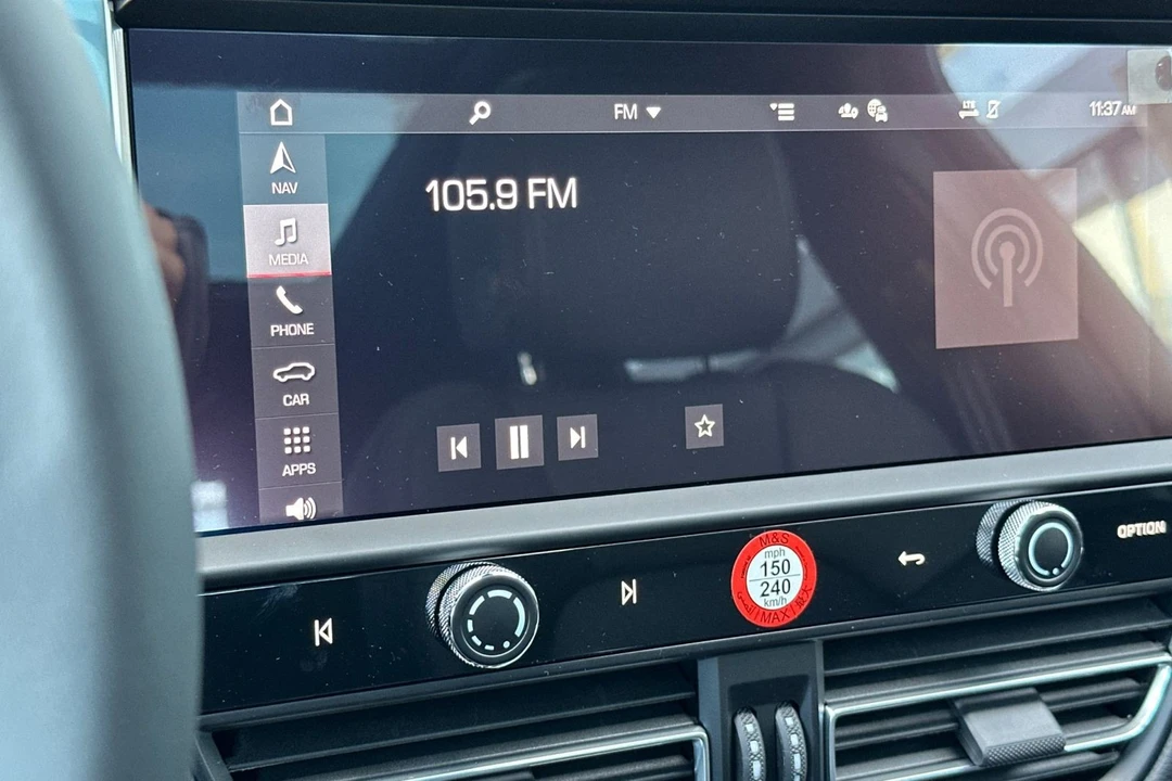 2026 Porsche Macan - Image 23 of 31