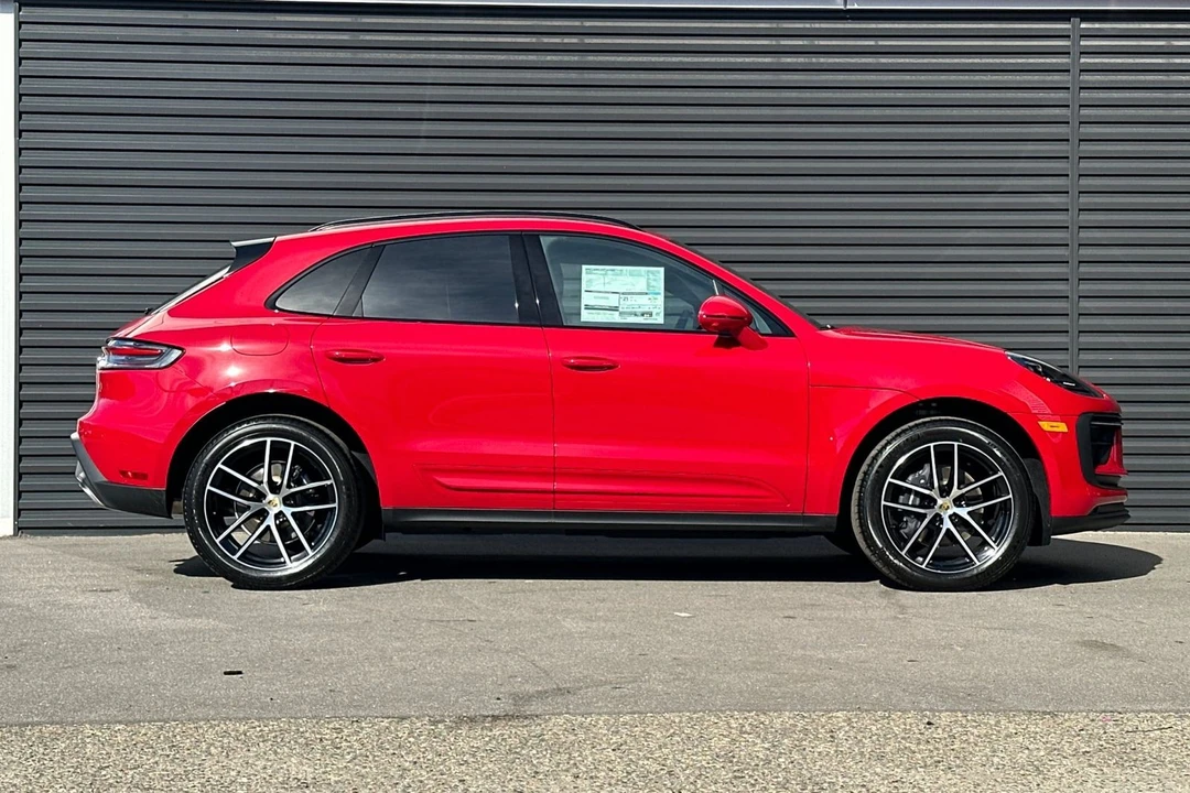 2026 Porsche Macan - Image 9 of 31
