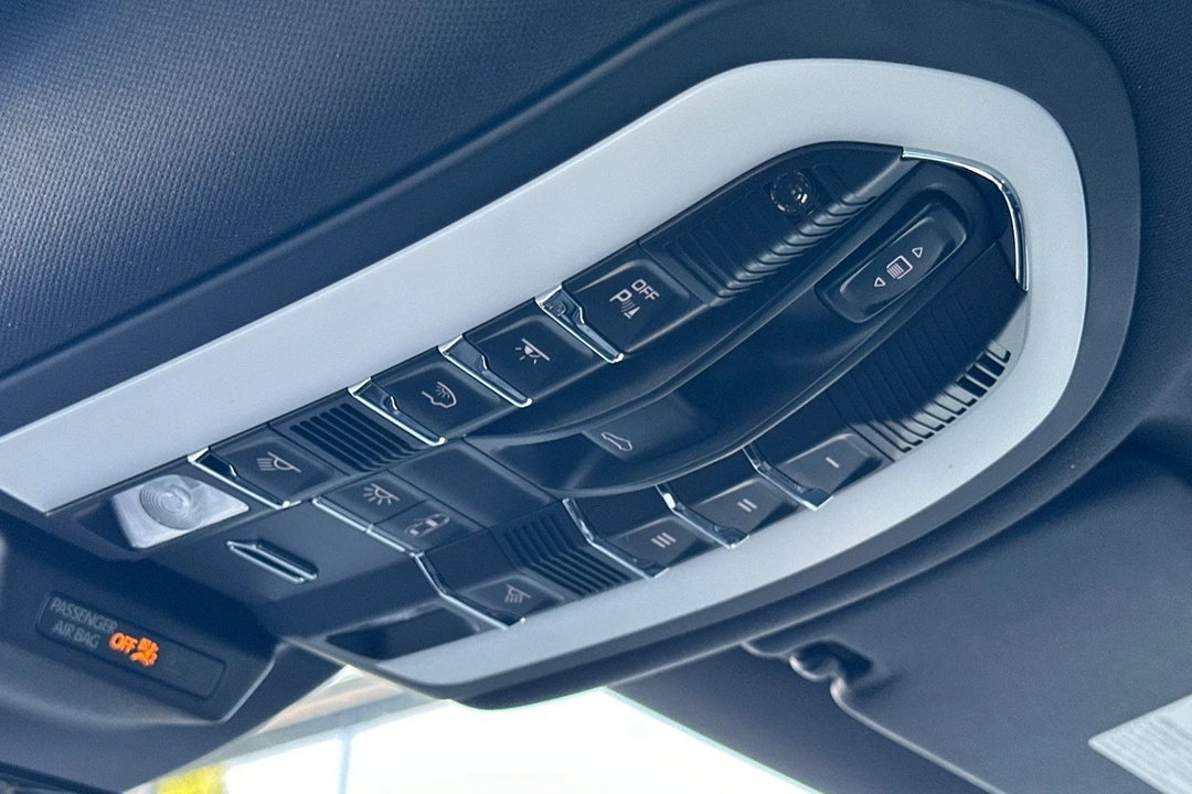 2026 Porsche Macan Electric - Image 21 of 31