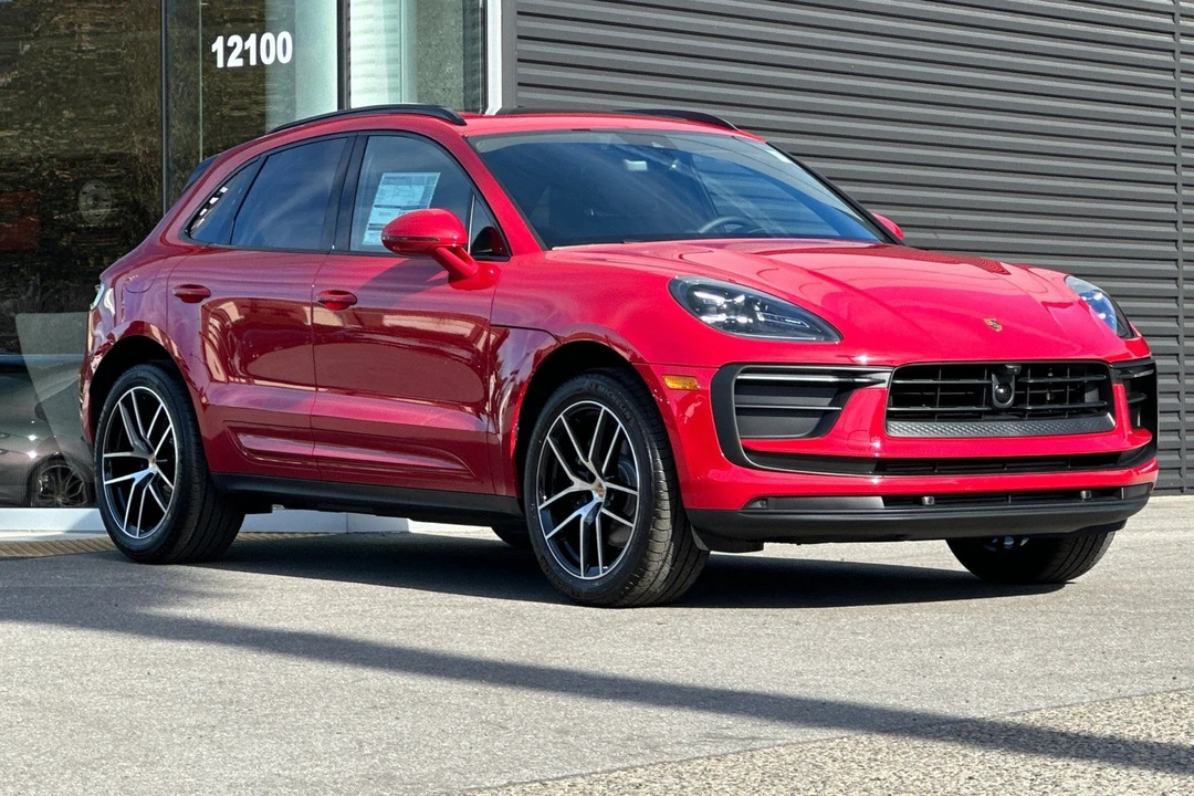 2026 Porsche Macan Electric - Image 10 of 31