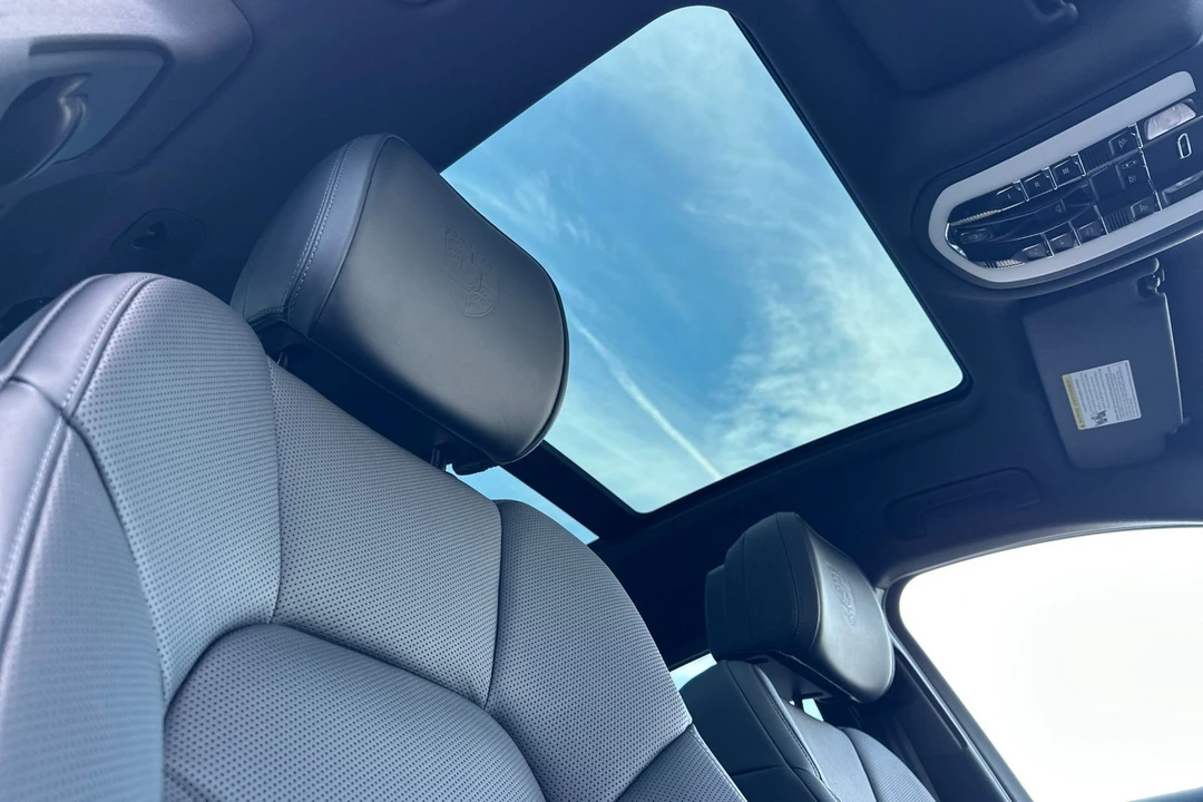 2026 Porsche Macan - Image 19 of 31