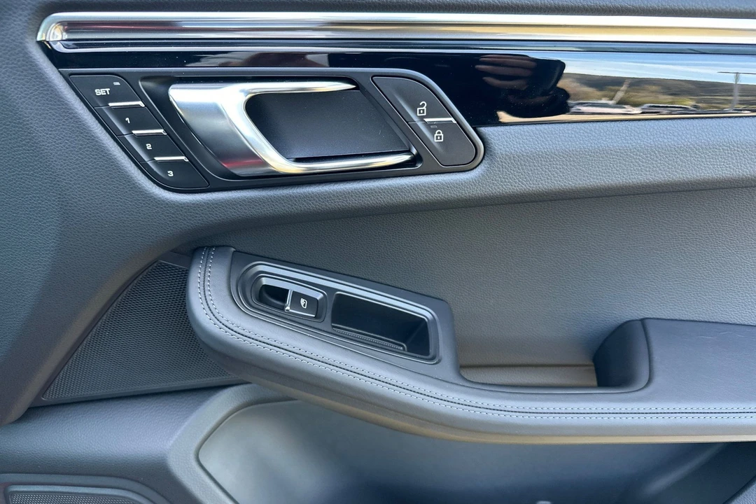 2026 Porsche Macan Electric - Image 20 of 31