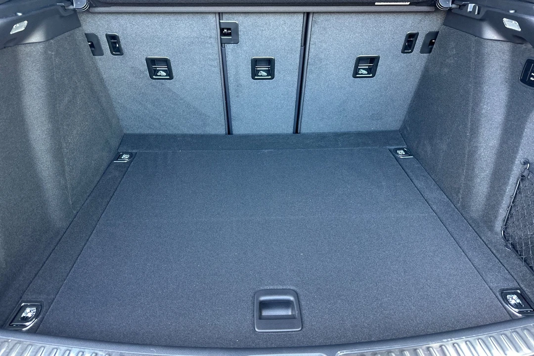 2026 Porsche Macan Electric - Image 17 of 31