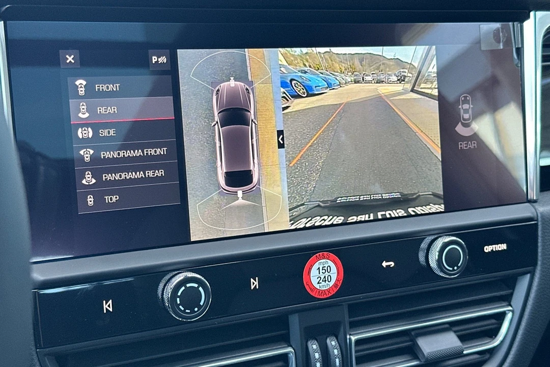 2026 Porsche Macan Electric - Image 24 of 31