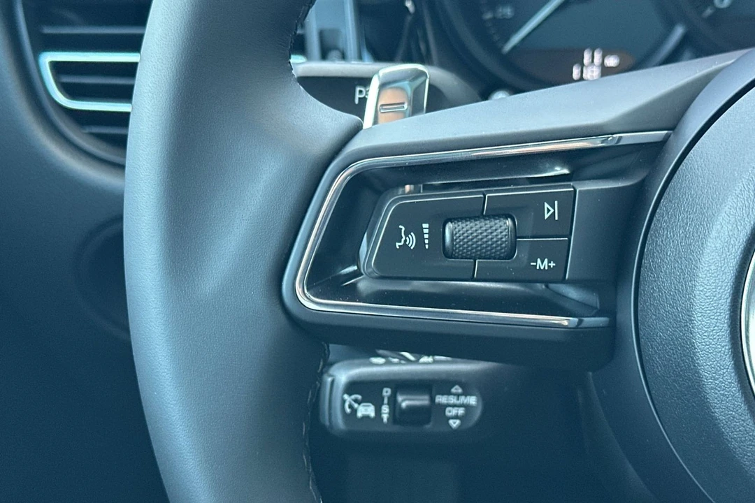 2026 Porsche Macan - Image 30 of 31