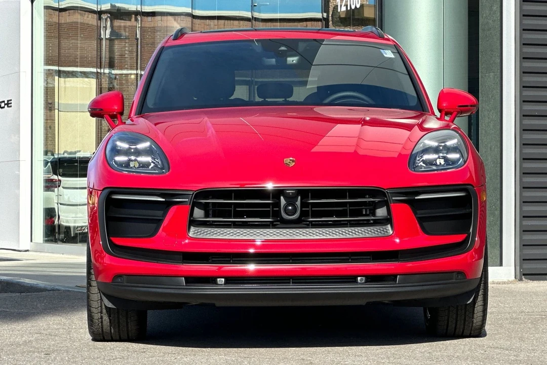 2026 Porsche Macan - Image 11 of 31