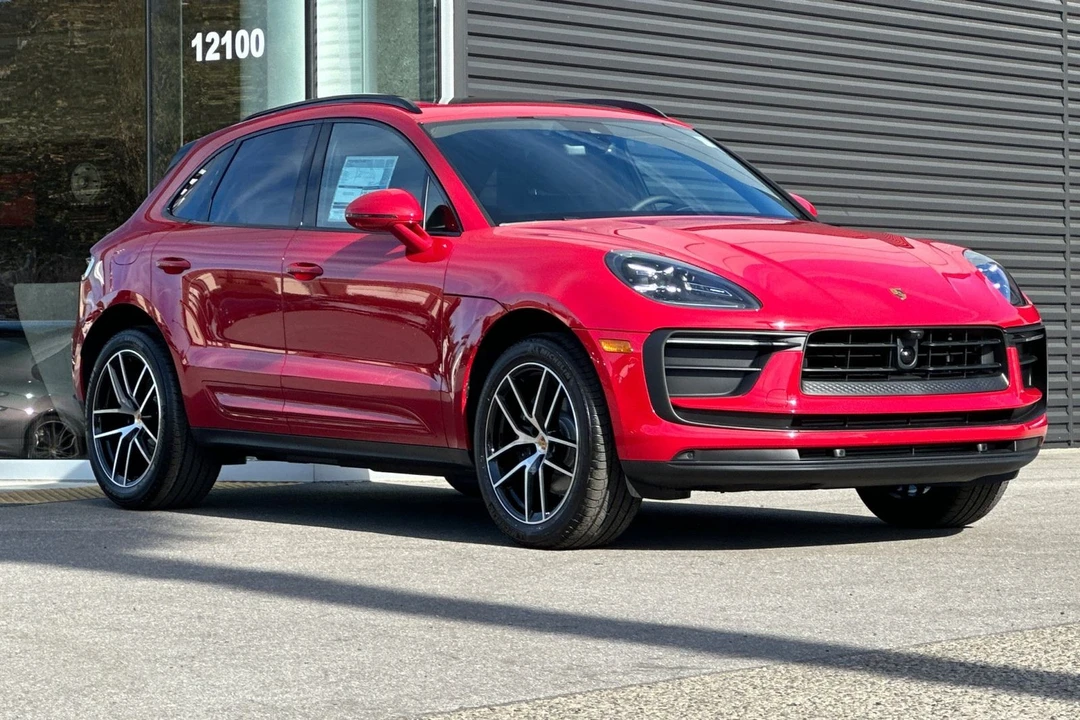 2026 Porsche Macan - Image 10 of 31