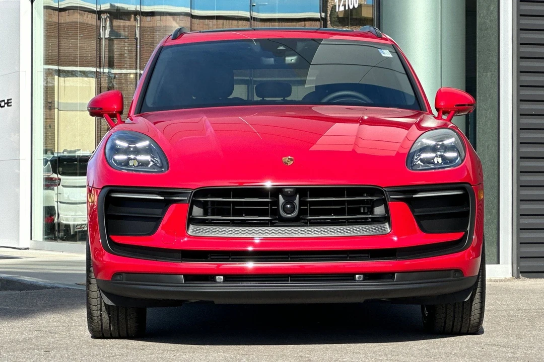 2026 Porsche Macan Electric - Image 11 of 31