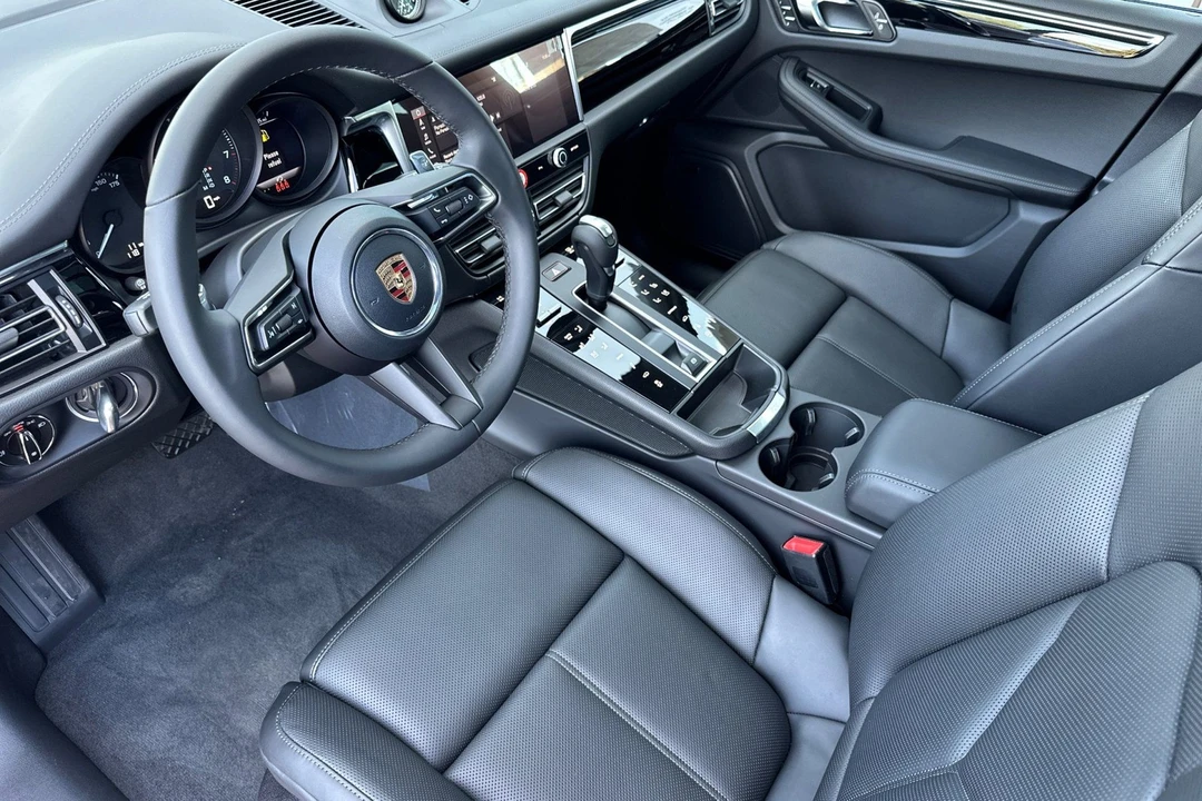 2026 Porsche Macan Electric - Image 4 of 31