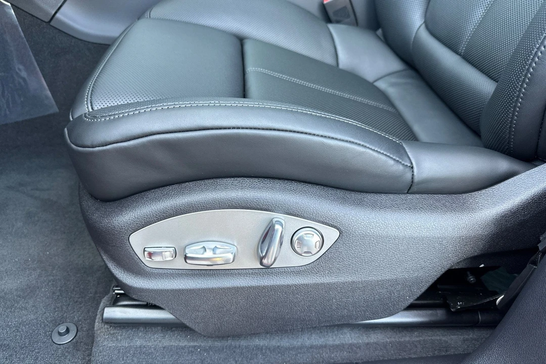 2026 Porsche Macan Electric - Image 14 of 31