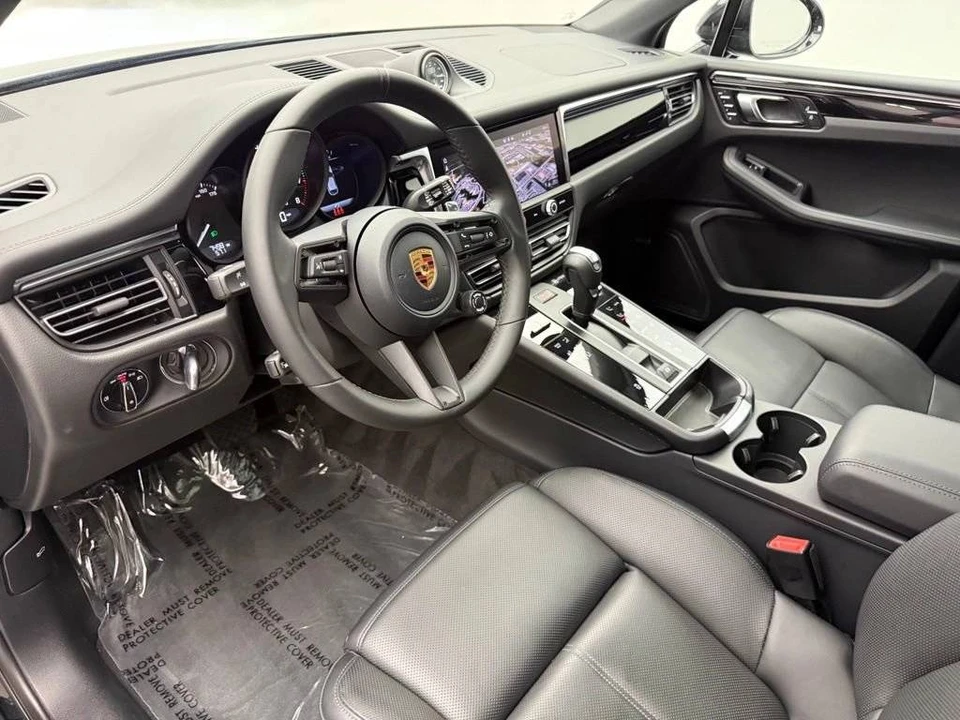 2026 Porsche Macan Electric - Image 4 of 4