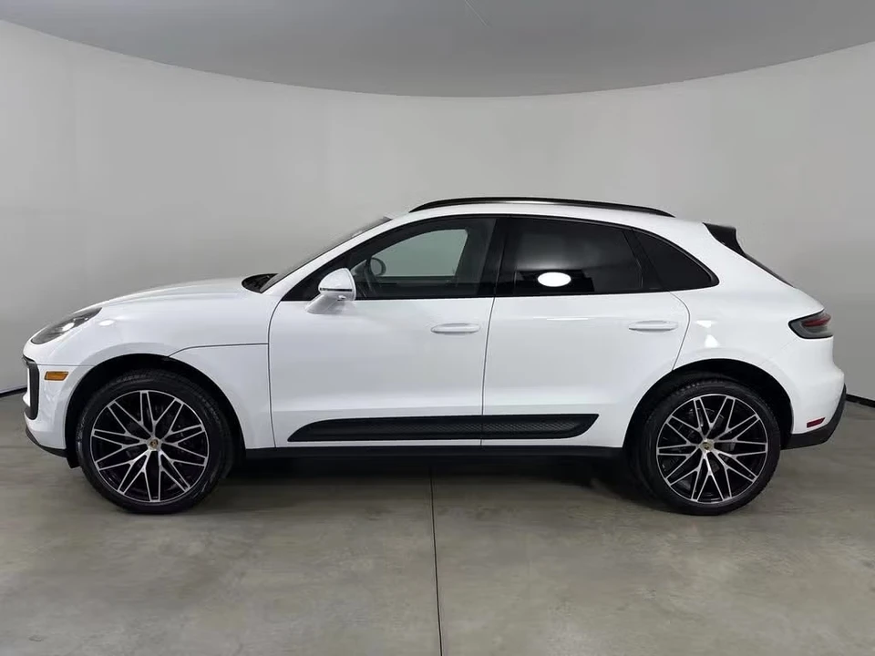 2026 Porsche Macan - Image 12 of 31