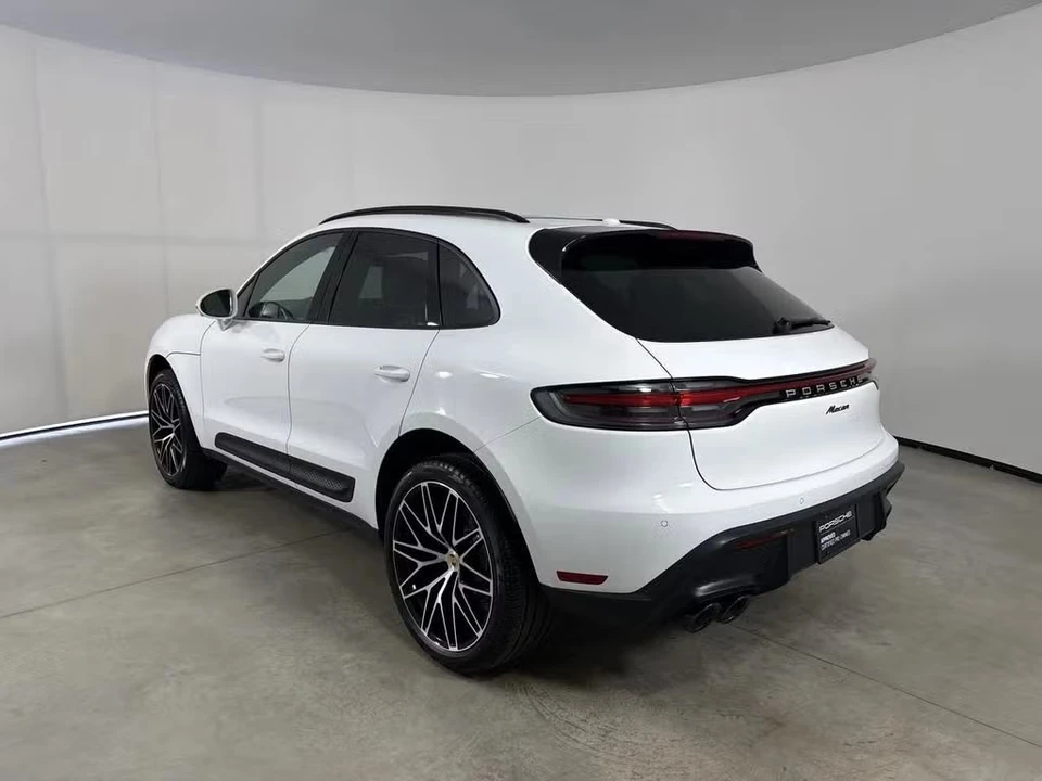 2026 Porsche Macan - Image 20 of 31