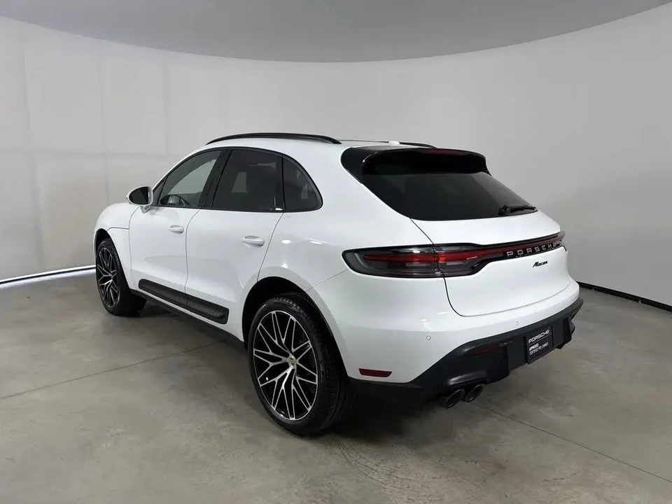 2026 Porsche Macan - Image 24 of 31