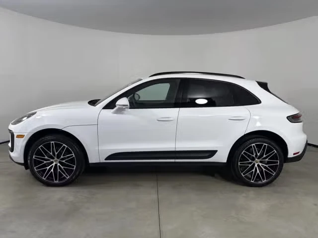 2026 Porsche Macan - Image 10 of 31