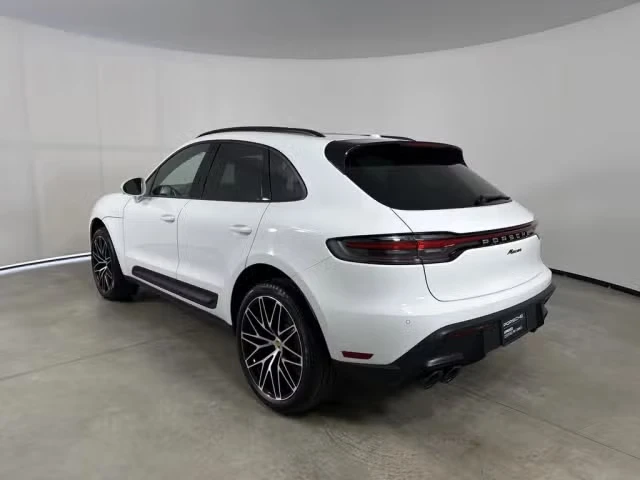 2026 Porsche Macan - Image 18 of 31
