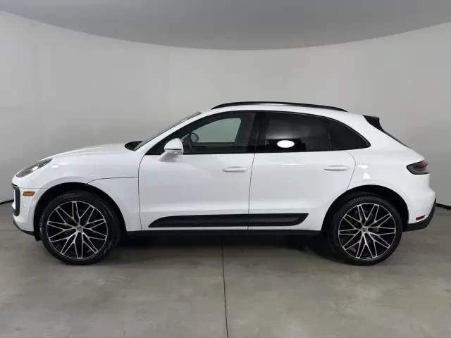 2026 Porsche Macan - Image 14 of 31