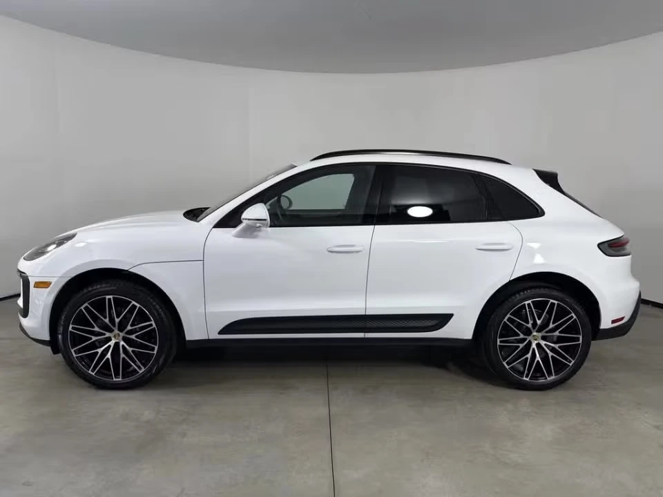 2026 Porsche Macan - Image 11 of 31