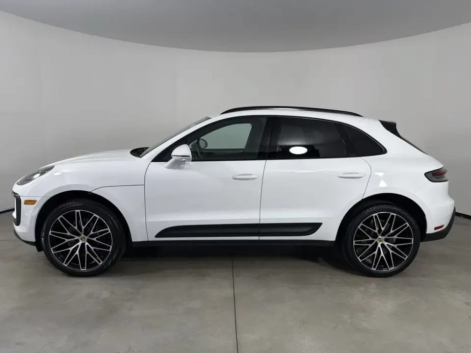 2026 Porsche Macan - Image 15 of 31