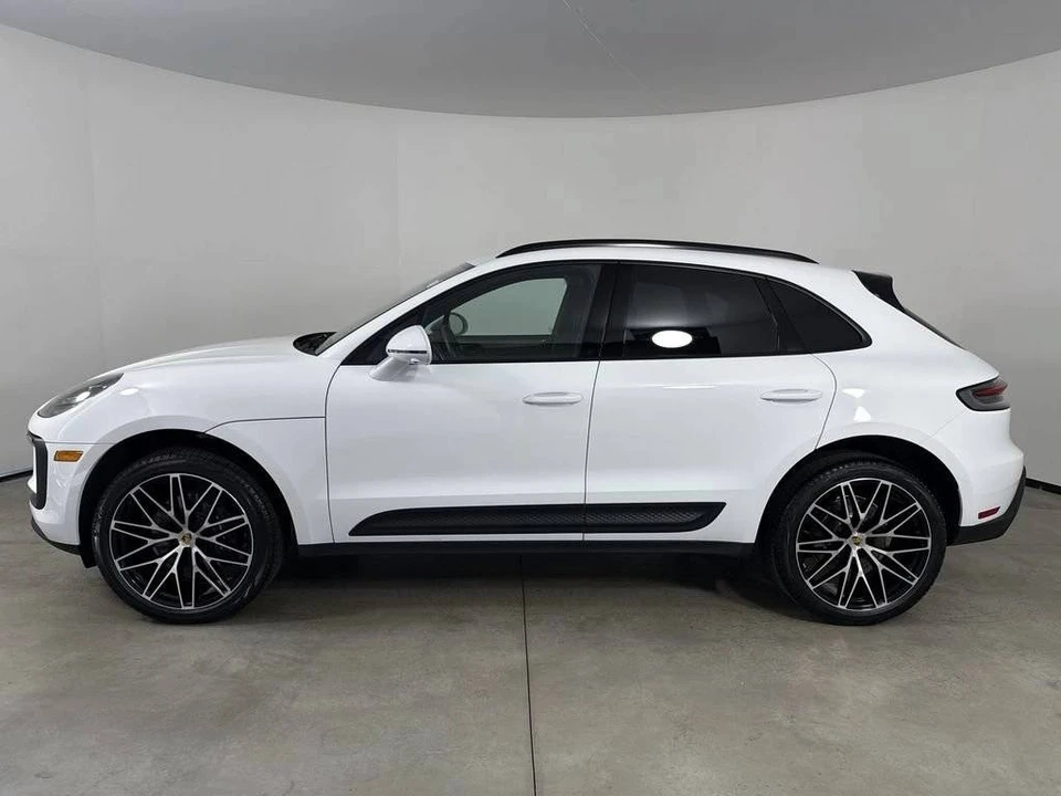2026 Porsche Macan - Image 2 of 5