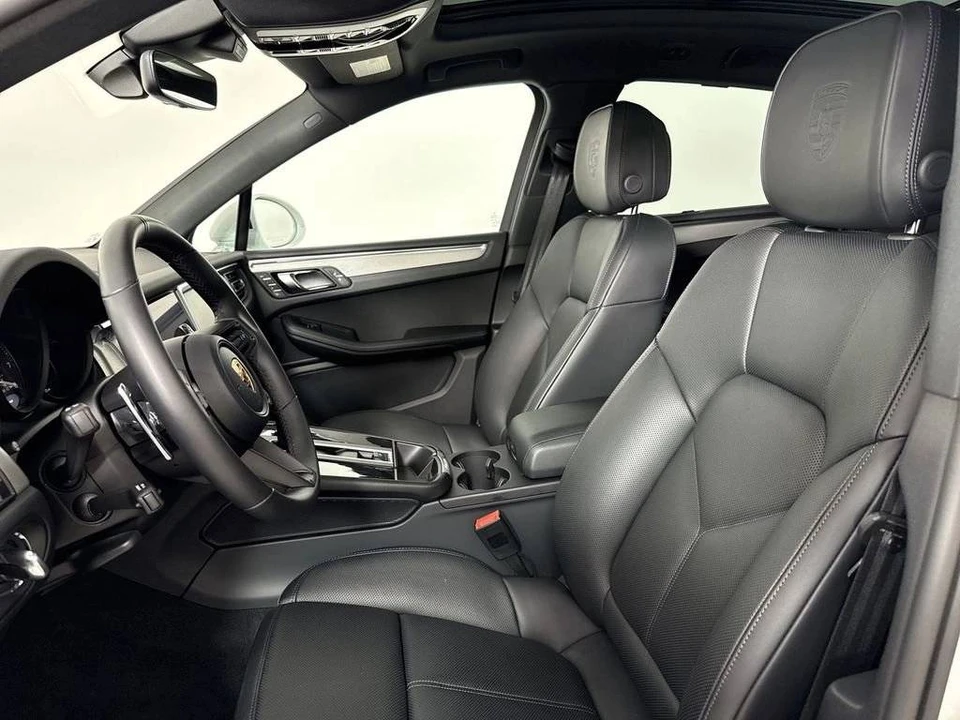 2026 Porsche Macan - Image 5 of 5