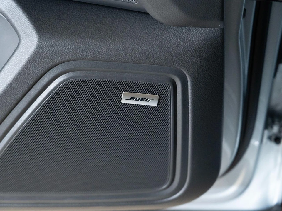 2026 Porsche Macan - Image 17 of 27