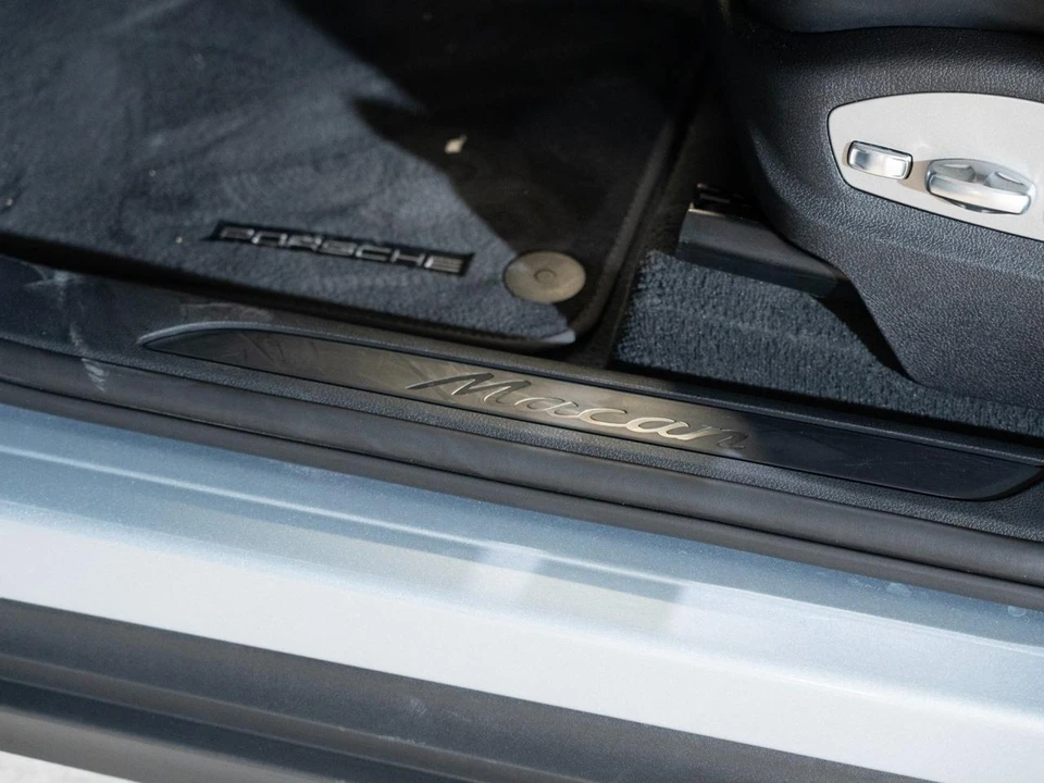 2026 Porsche Macan - Image 11 of 27